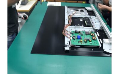 Loewe mantiene la fabricación artesanal de televisores OLED en su planta de Kronach
